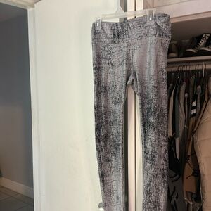 Grey and black pattern Alo Leggings